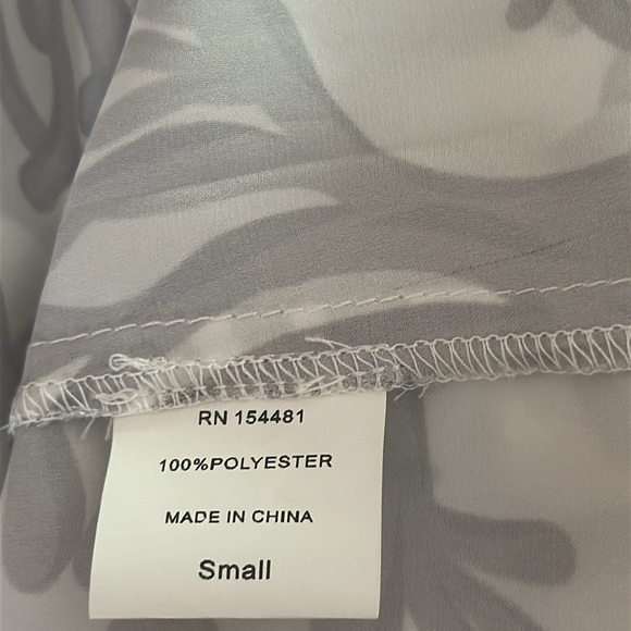 NWOT Jean-Pierre Klifa Gray & White Coral Pattern Polyester Long Sleeve Blouse - Picture 8 of 8